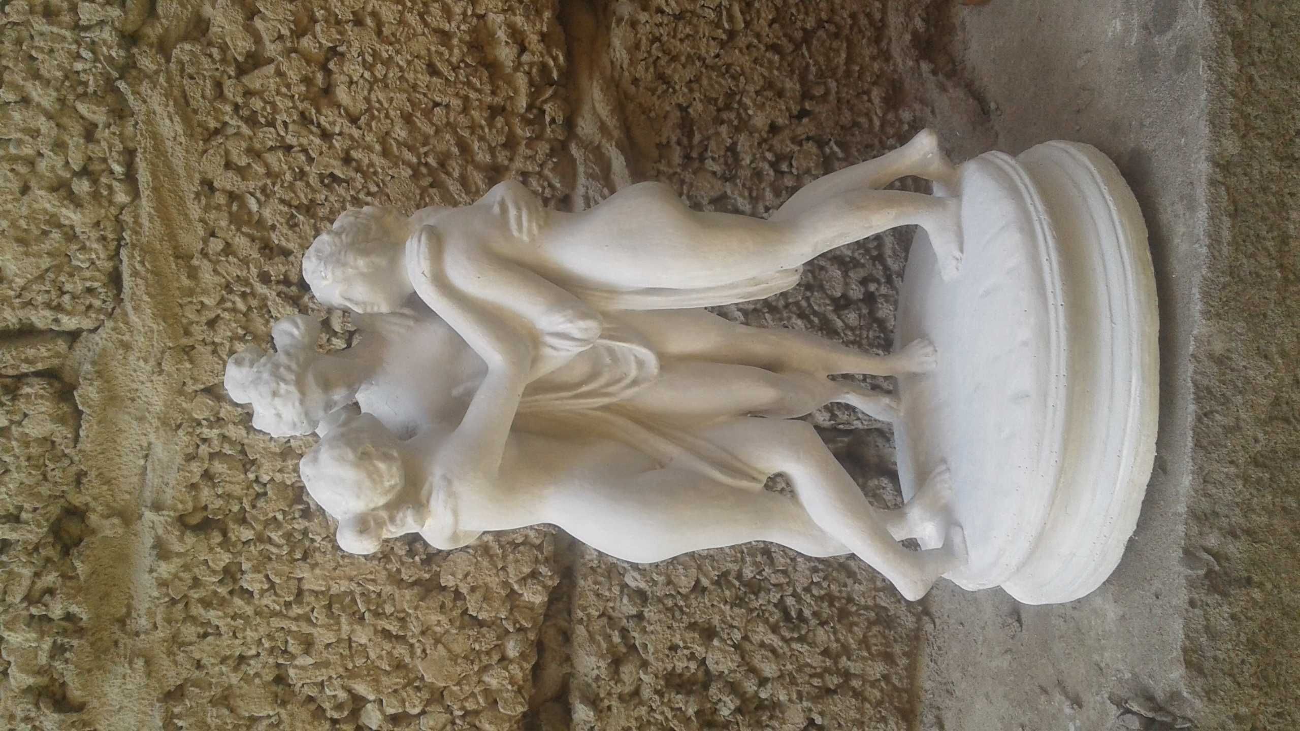 Продается гипсовая скульптура " Три грации"