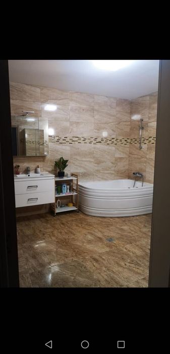 Închiriez apartament 2 camere- Carpaților+parcare