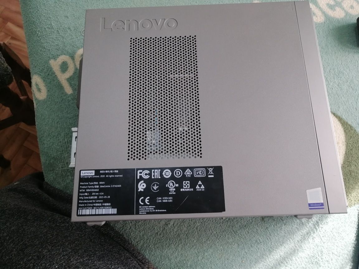 Vând unitate lenovo