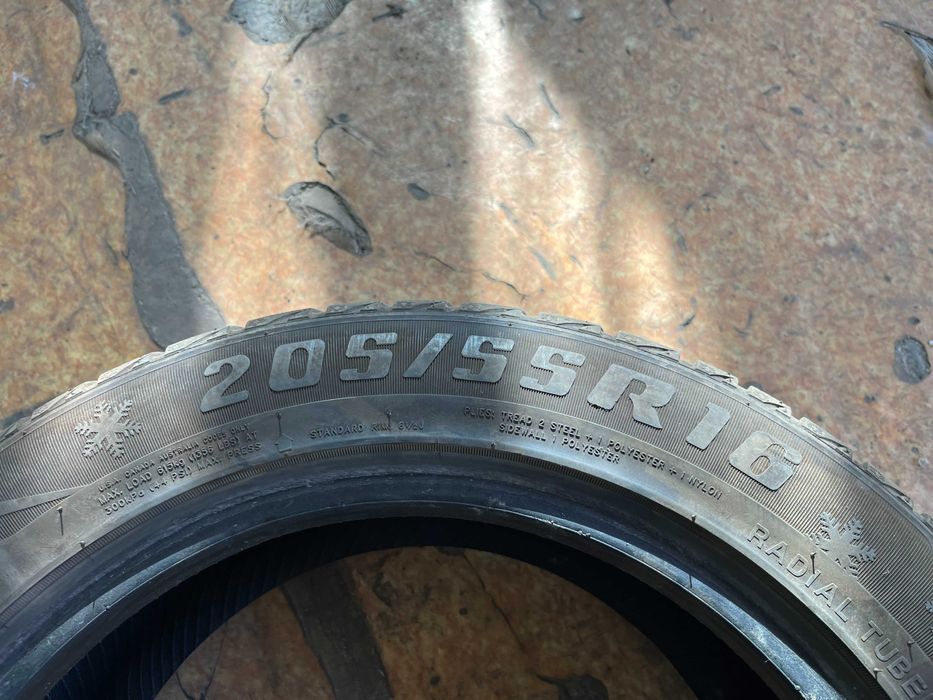 Зимни гуми 2 броя Road X 205/55/16 (Дот 2621)