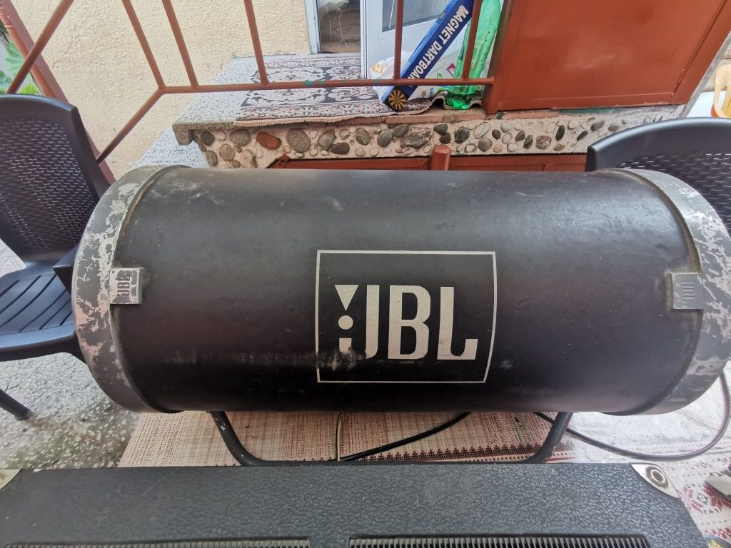 Усилвател Thunder TCA 2120 и баскаса JBL