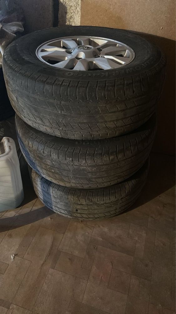 Продам комплект шин с дисками