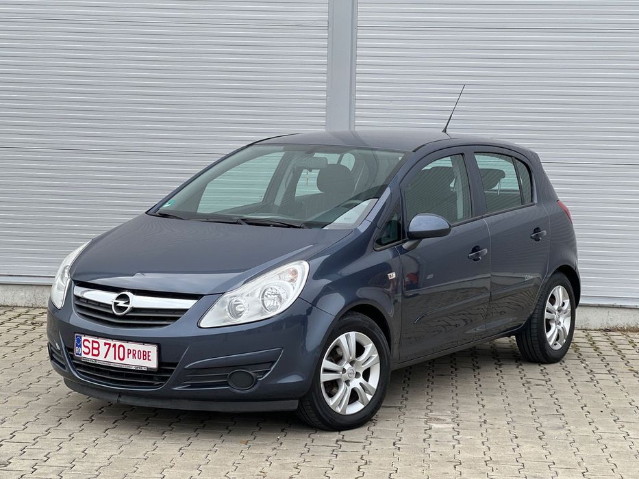 Opel Corsa Motor cu 4 cilindri / Km Reali