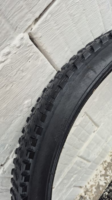 Văd cauciucuri de bicicletă