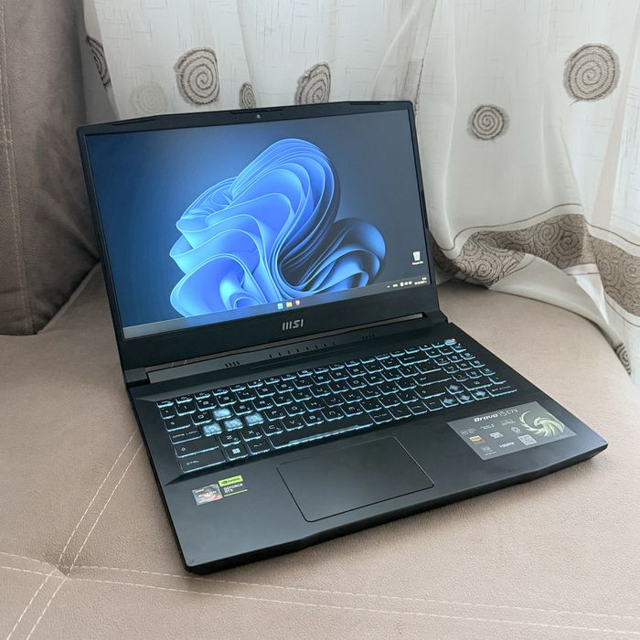 MSI Bravo 15 C7V RTX 4050 Ryzen 7 7735HS