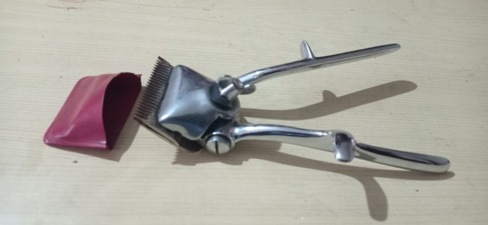 Продавам ръчна машинка за подстригване