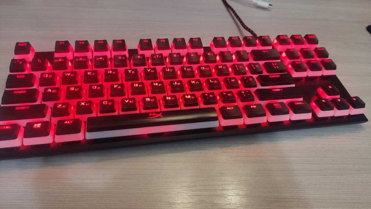 HyperX Alloy FPS PRO с HyperX Pudding Keycaps (улучшенные кейкапы)