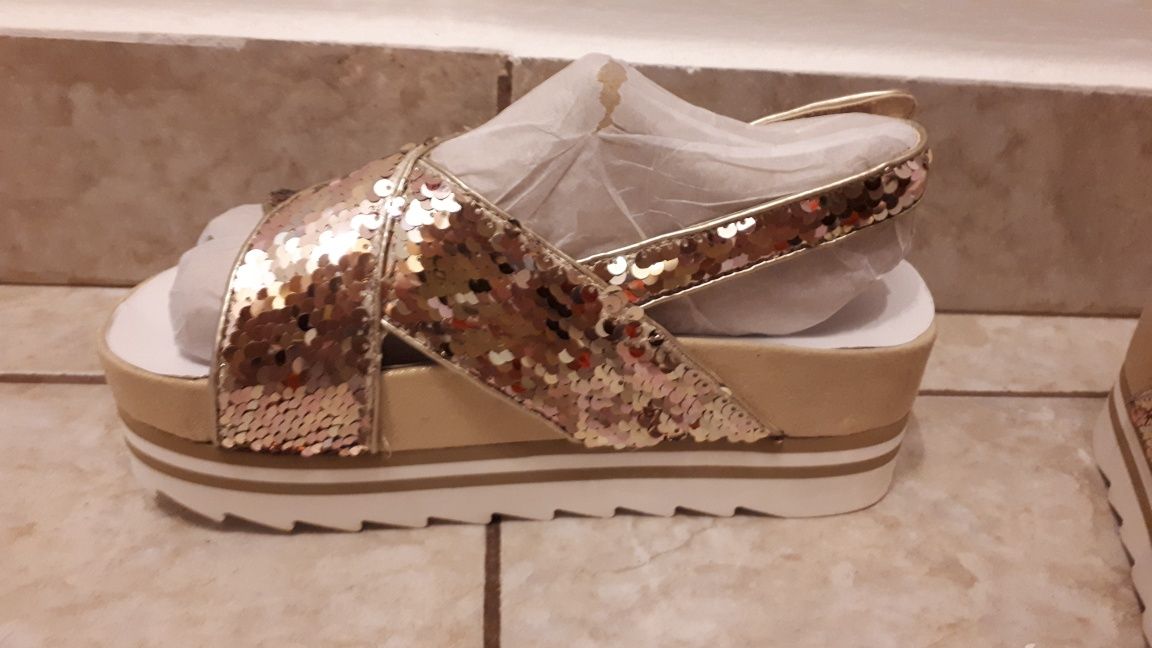 Sandale platforma Guess