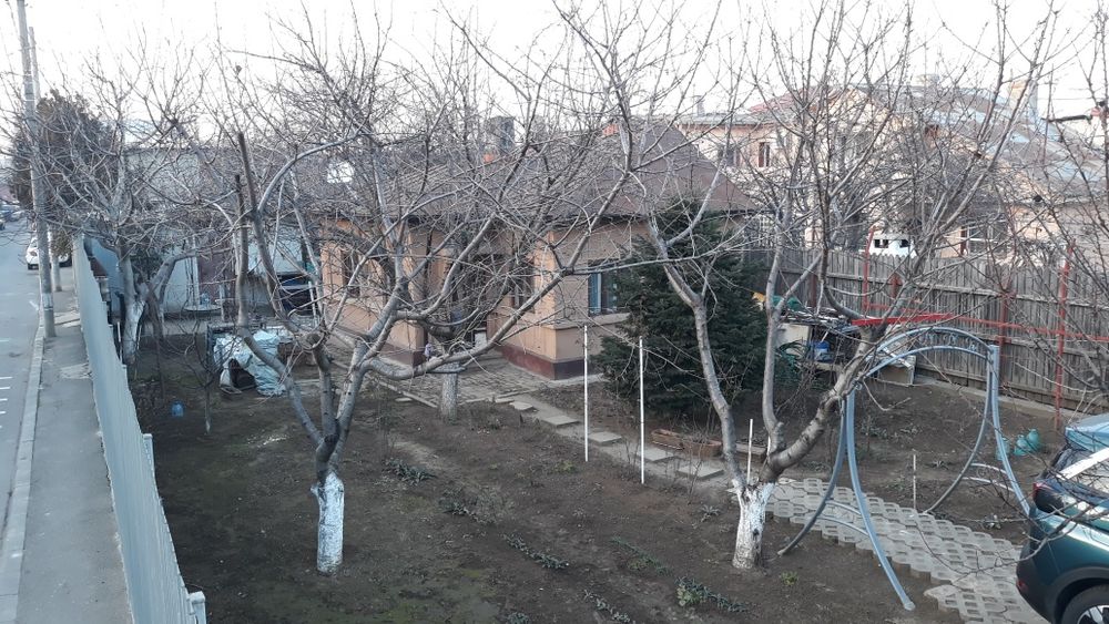 Vând casă demolabilă  414m