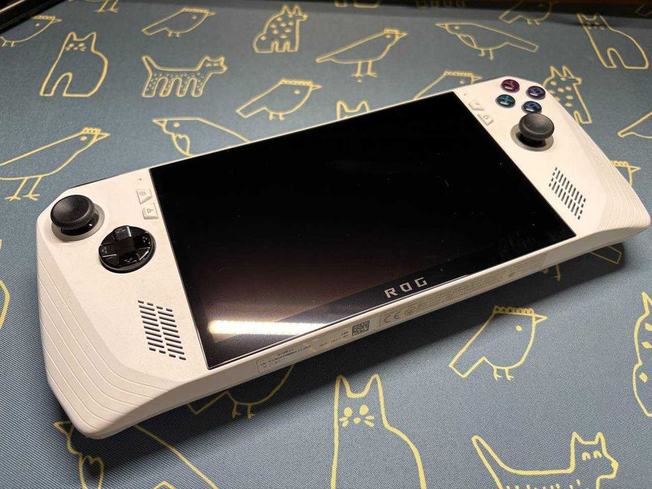 Продавам ASUS ROG Ally Z1 Extreme - 512GB