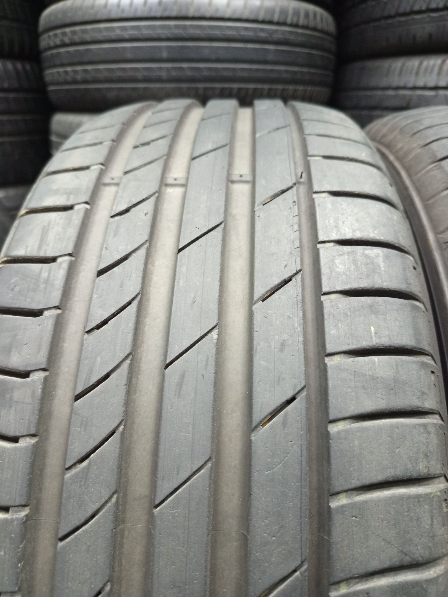 Kumho 215/55/17-4бр дот 4122