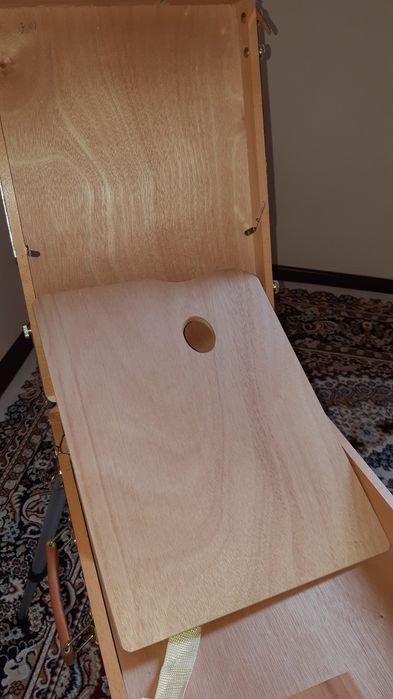 Этюдник новый,отличного качества,из прочного дерева и металла