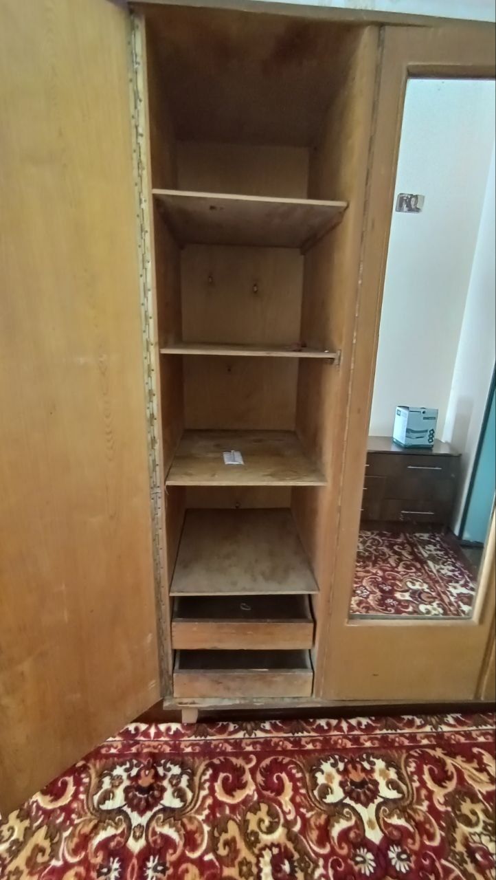 Шкаф советский в хорошем состоянии
