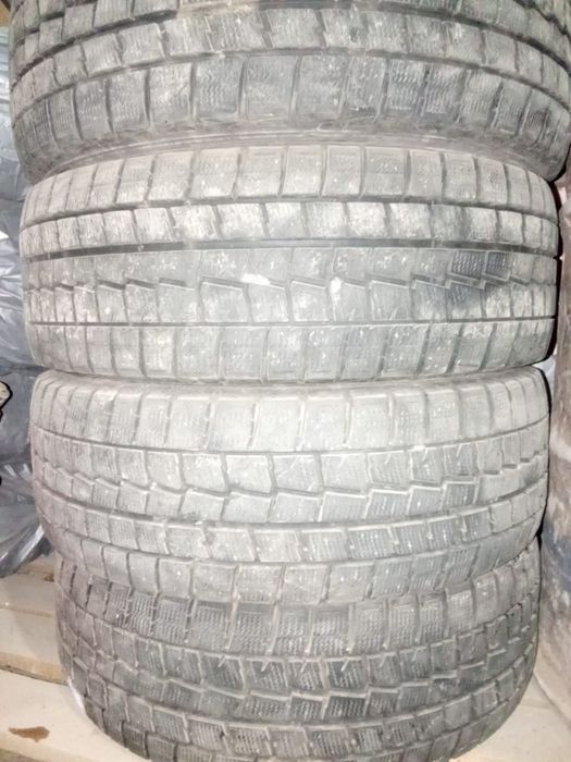 Продается зимние шины DUNLOP 215/60 R16 почти новые