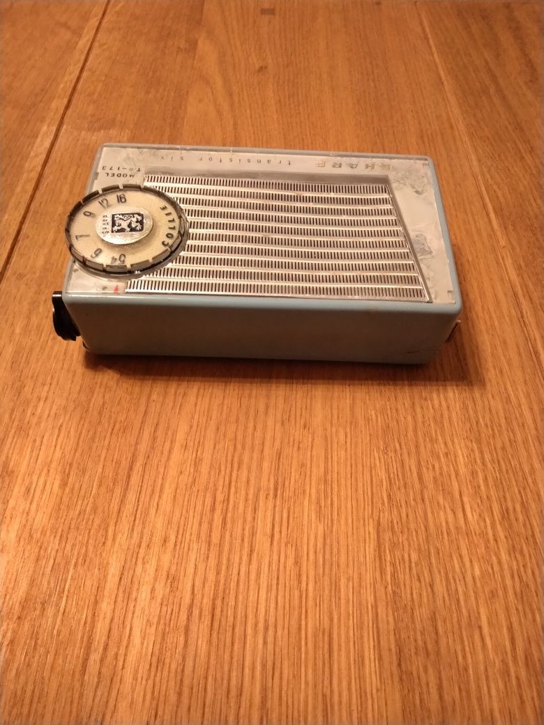 Продавам портативни ретро транзистори SHARP Model TR-173  SHARP BR-170