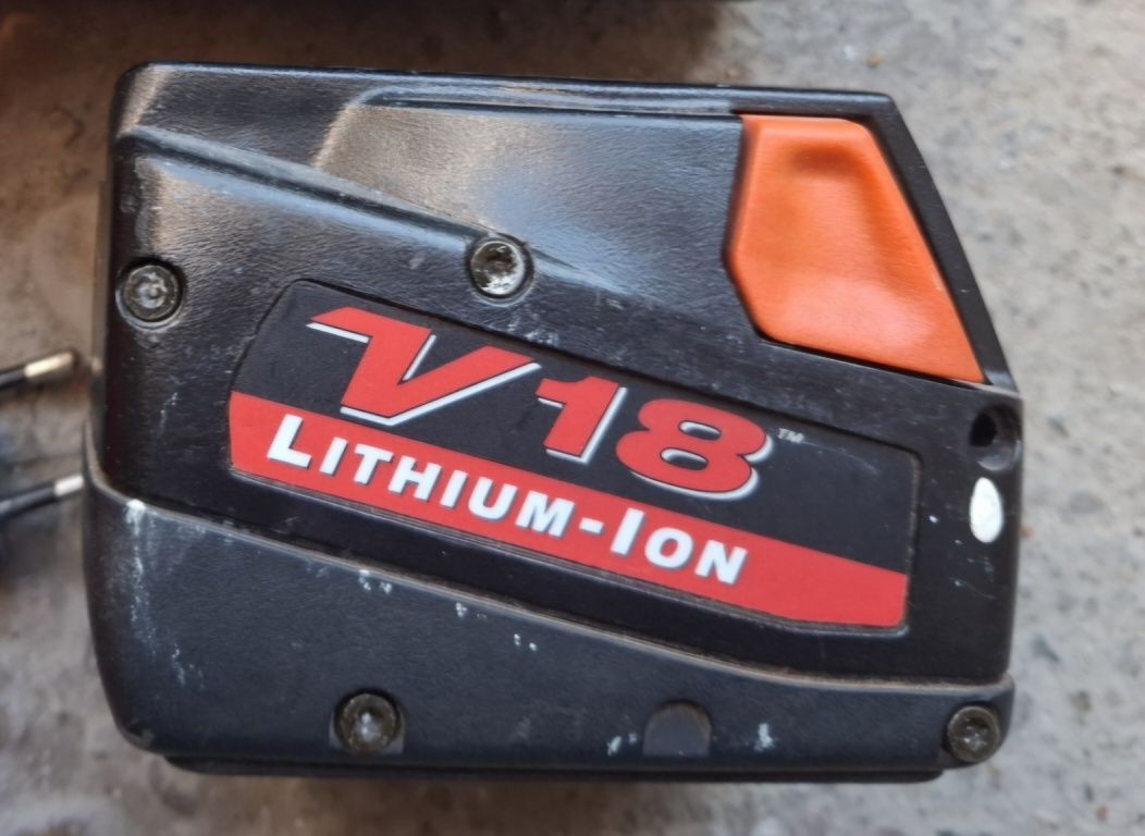 Milwaukee V18 HX перфоратор