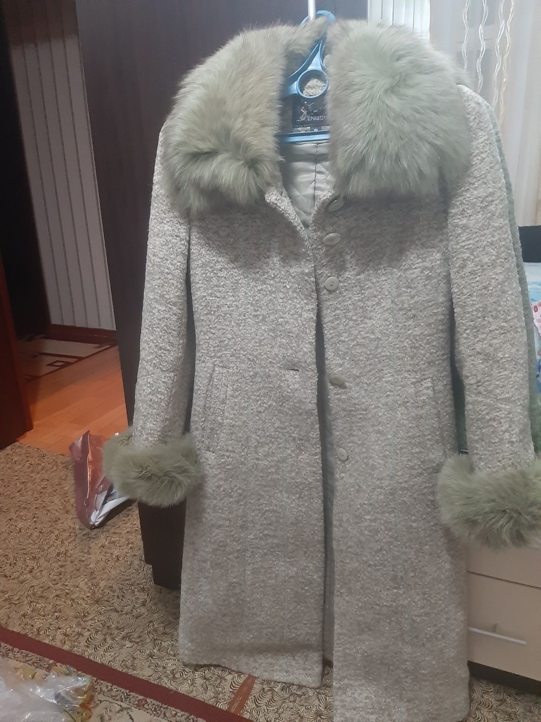 Продаётся Женское пальто 44 (Самовывоз)