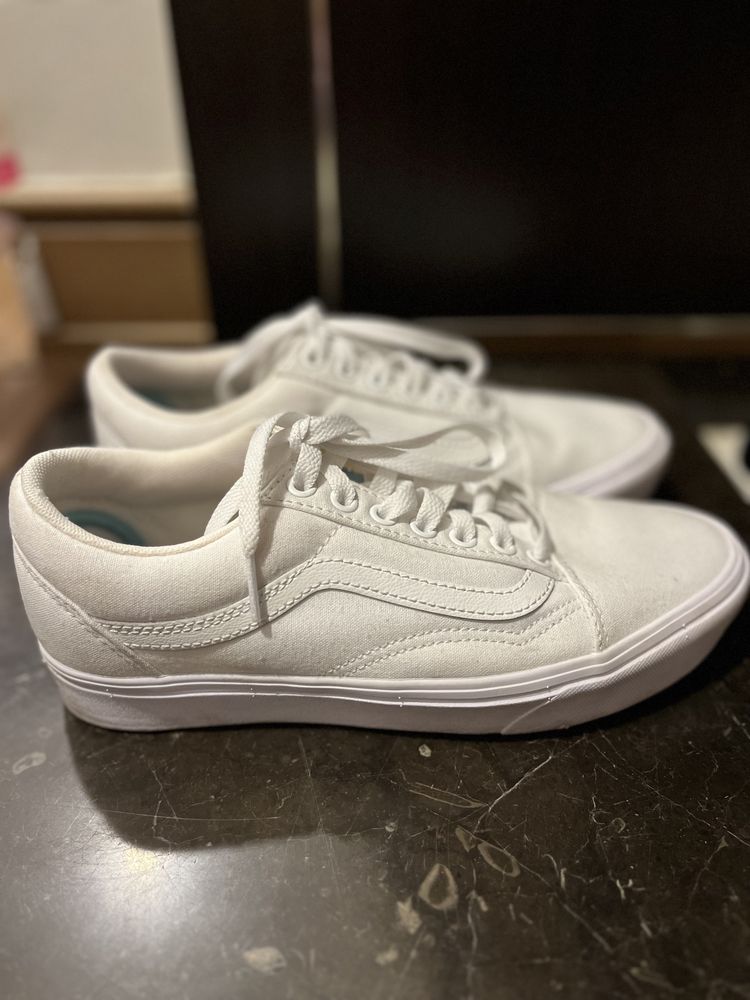 Белые кеды Vans