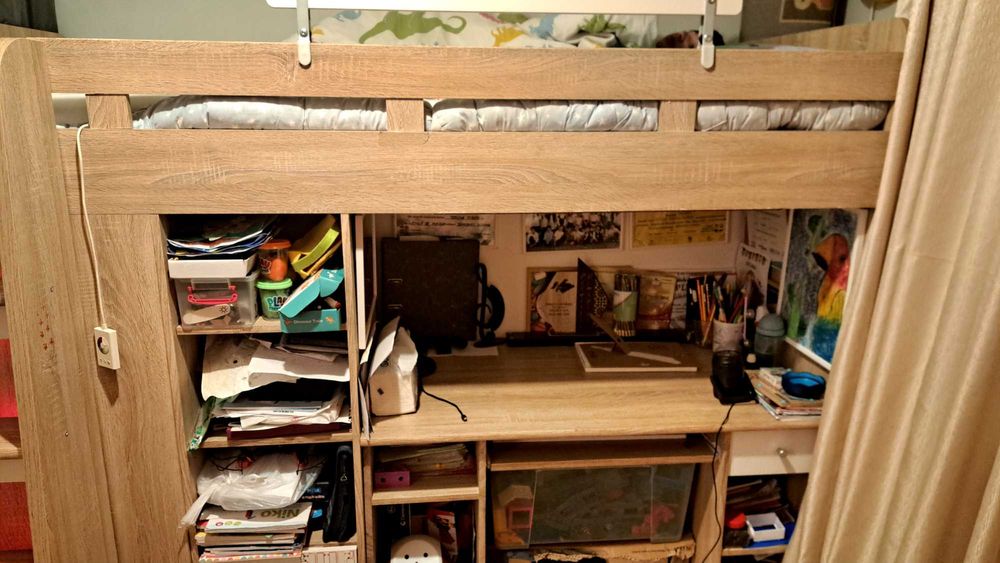 Pat etajat cu birou pentru copii