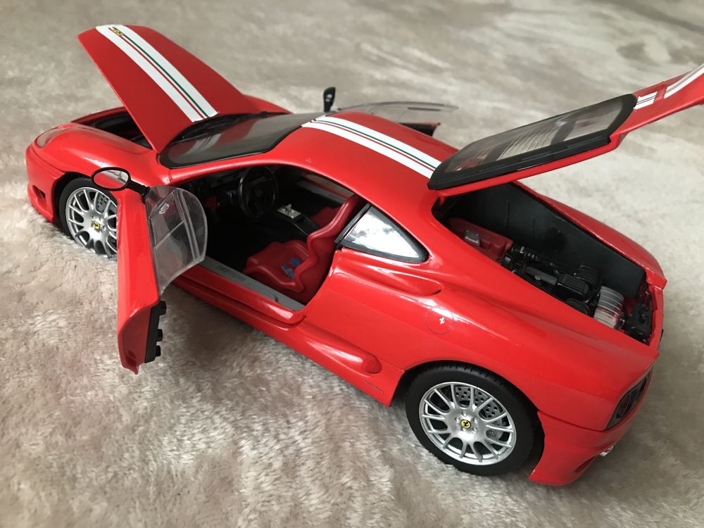 Macheta auto scara 1/18 Ferrari 360 Modena An 1999