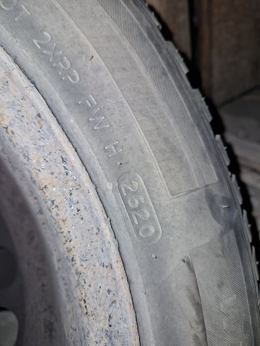 Зимни гуми Hankook 205-55-16 с железни джанти и тасове