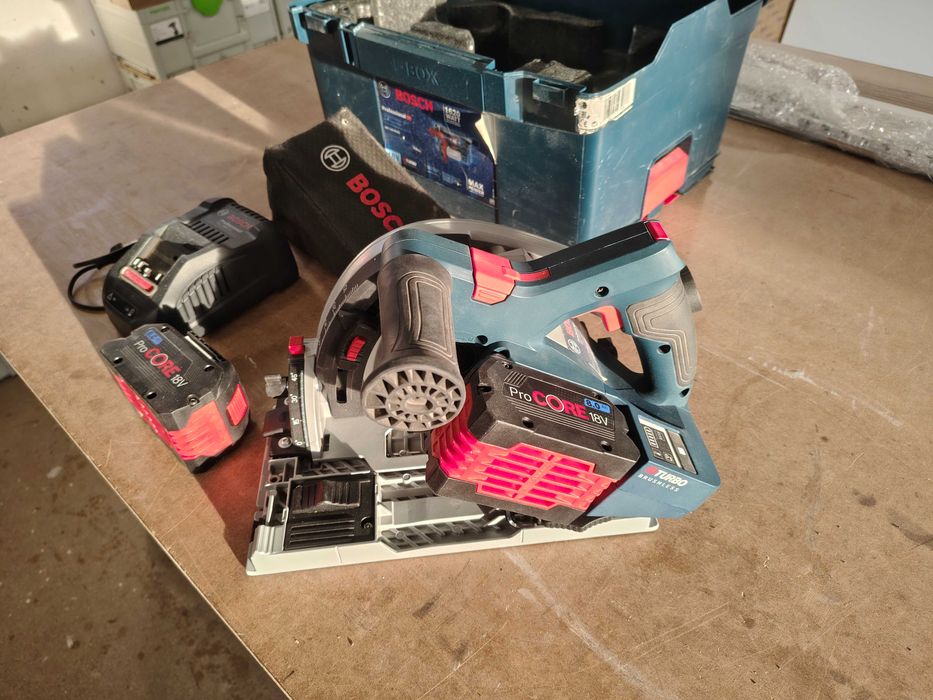 fierastrau circular cu plonjare BOSCH GKT 18V-52 GC cu sine FSN