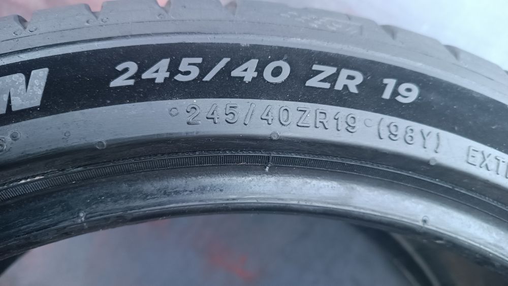 245/40/19 Michelin Дот 3522