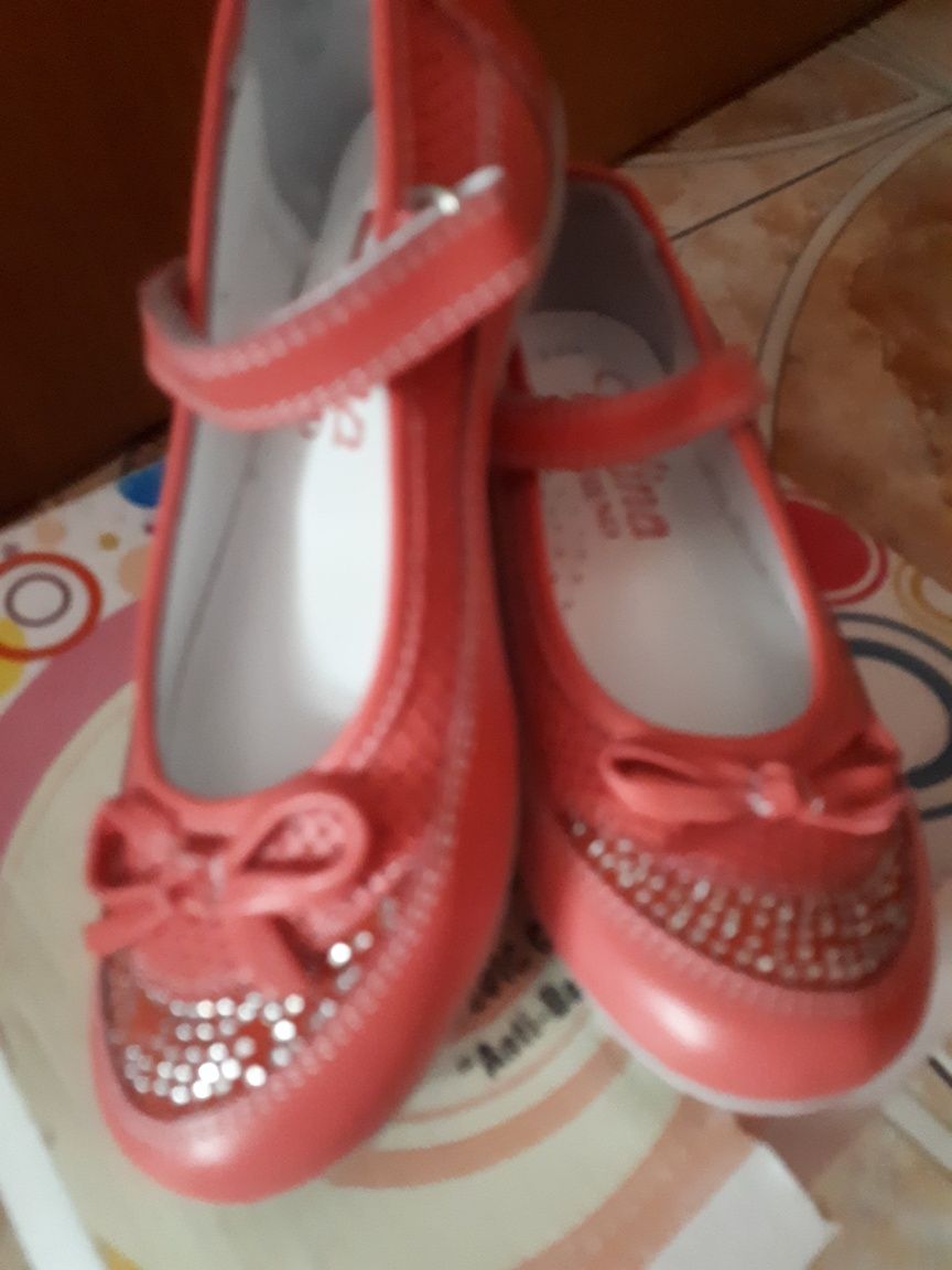 Продается новая ортопедическая обувь для девочек производства Турция