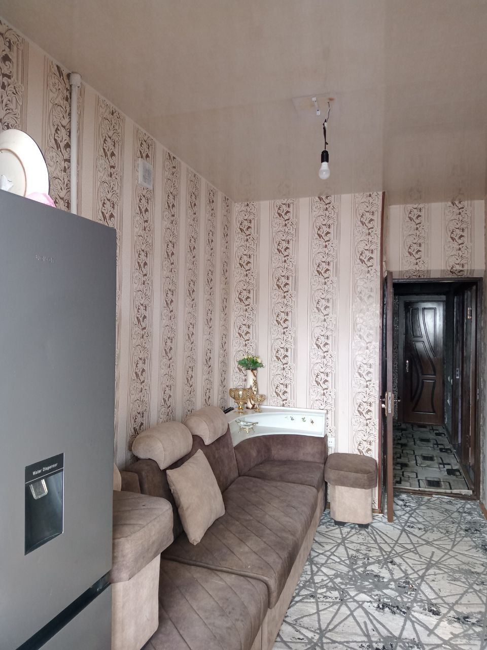 Продается квартира Кибрай центор     Qibray markazida
- 3 комнаты 


-