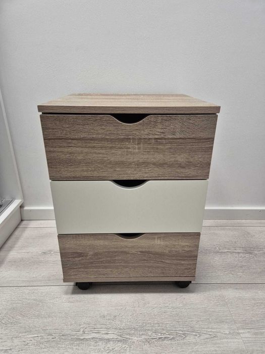 Noptiera cu 3 sertare ABBETVED alb + stejar deschis