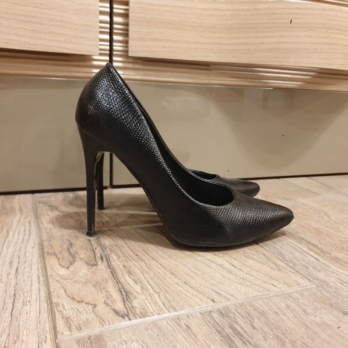 Дамски елегантни обувки на ток Roberto размер 36