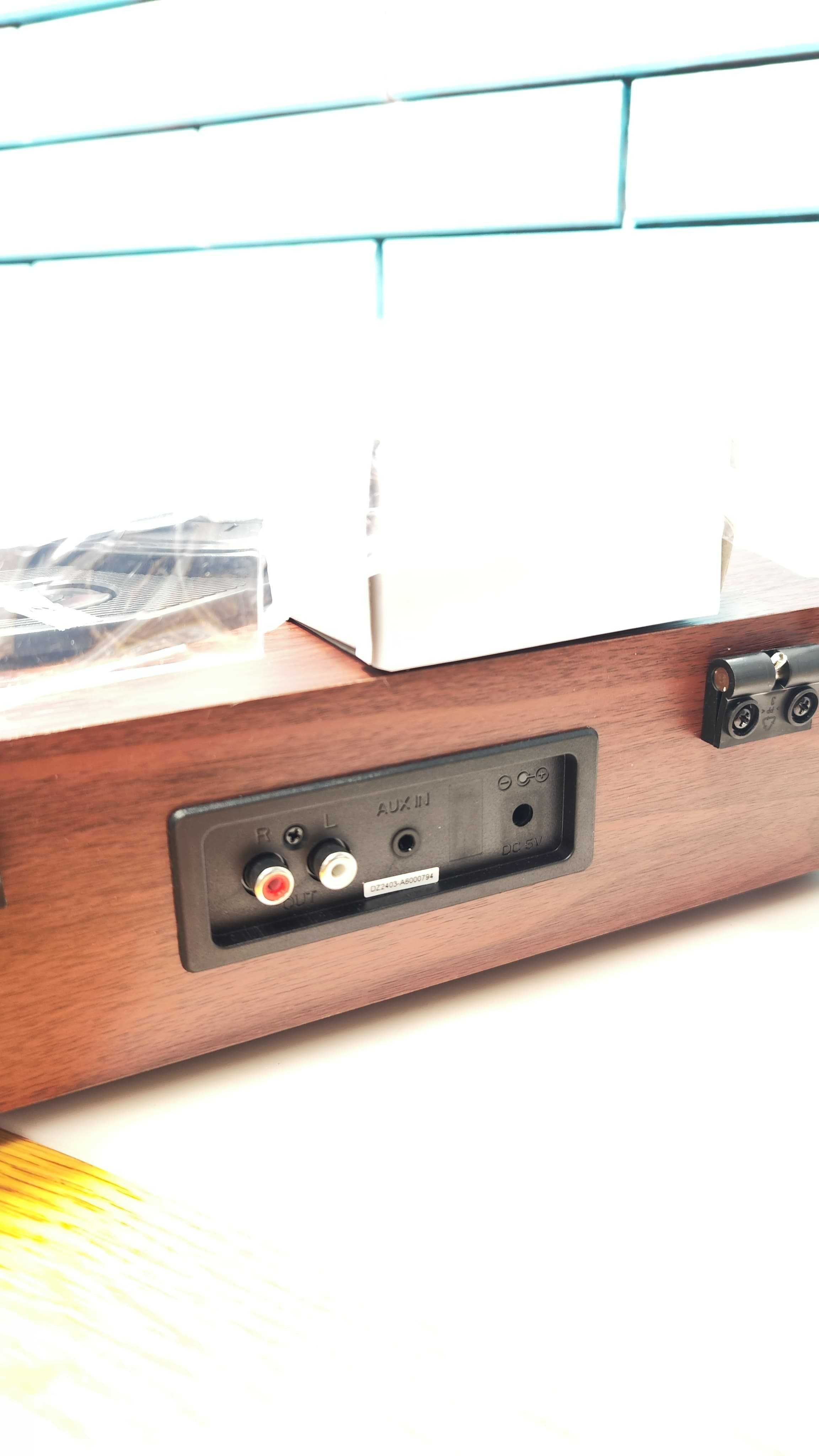 Грамофон FYDEE Vinyl с Bluetooth и вградени стерео високоговорители