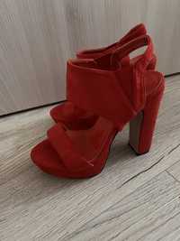 Sandale rosii cu toc