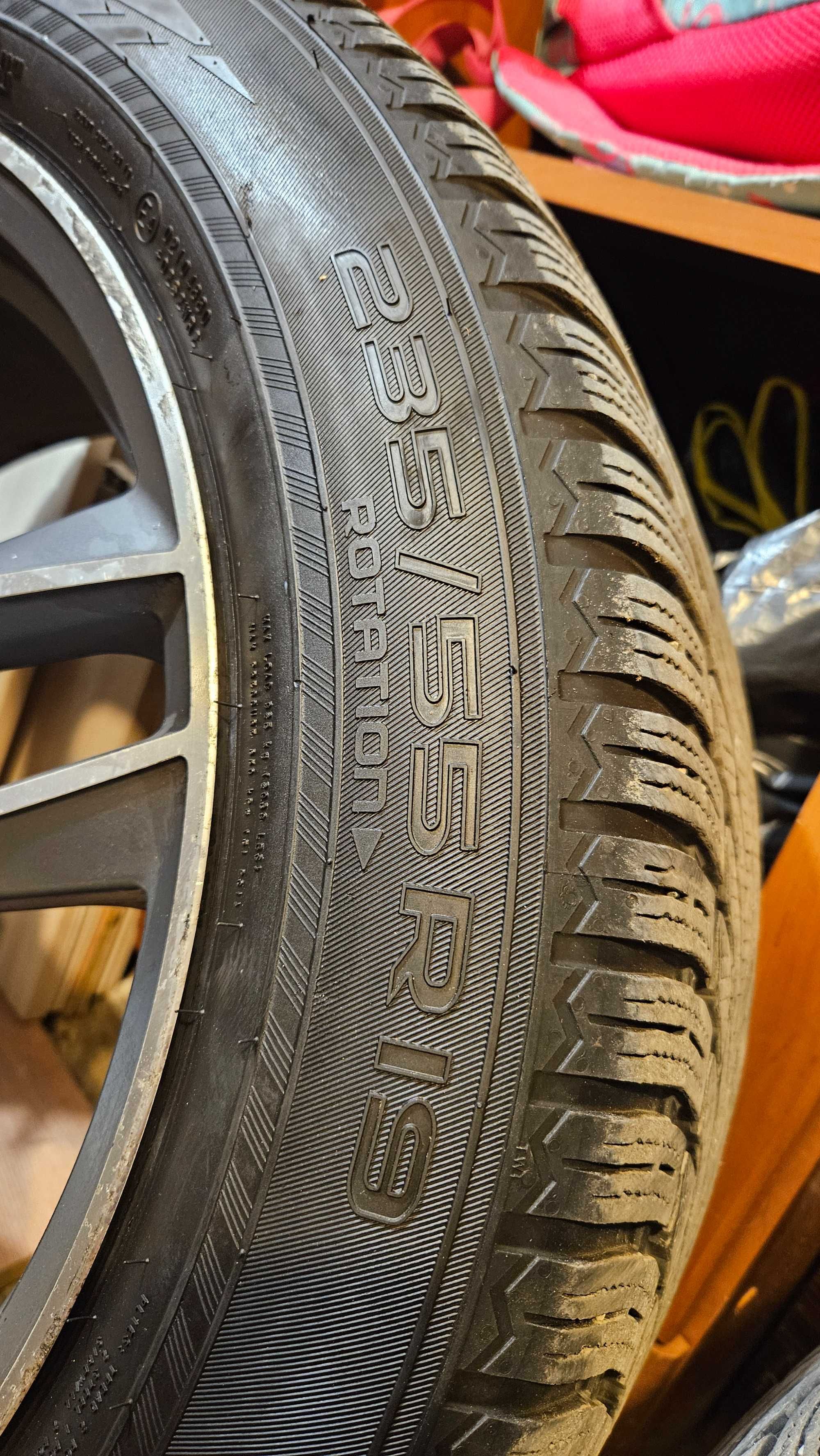 Гуми 19" 235/55 зимни