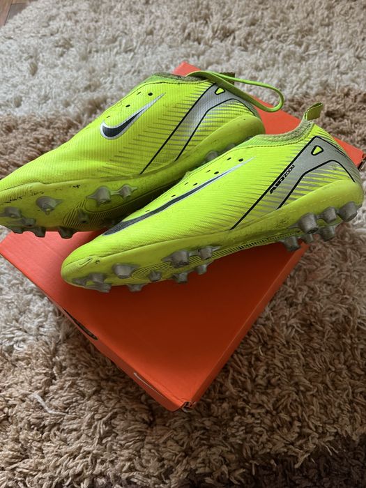 Футболни бутонки найк