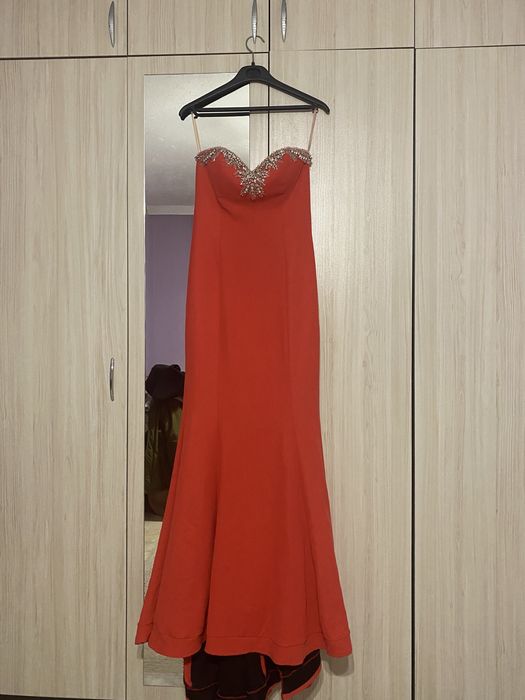 Официална рокля