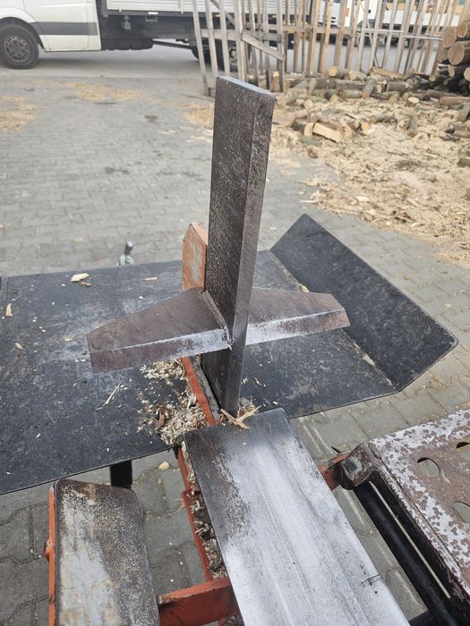 Crepator lemne 26 tone