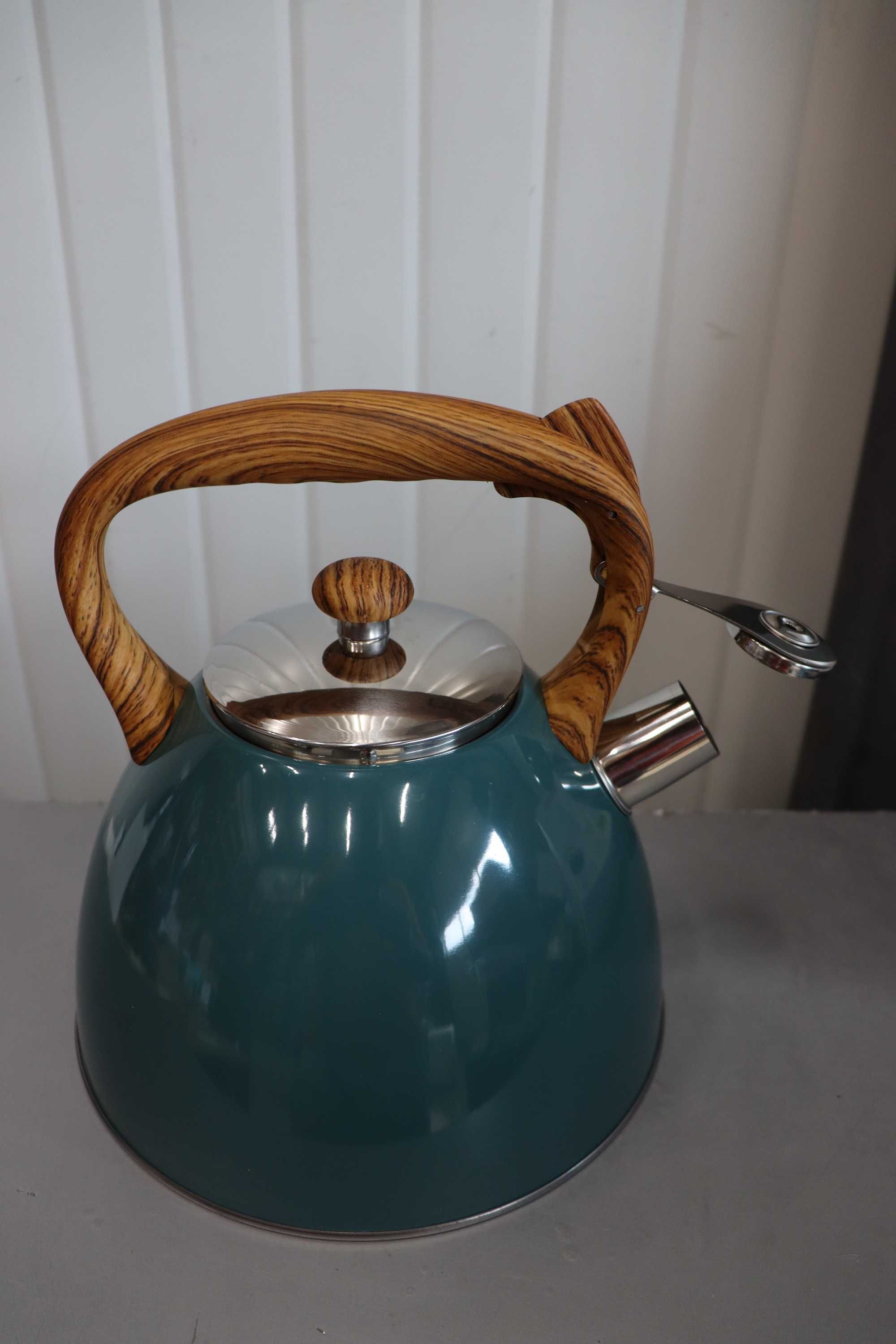 Чайник FLORINA Frank 2,5L, неръждаем, свирка, дървена дръжка,индукция