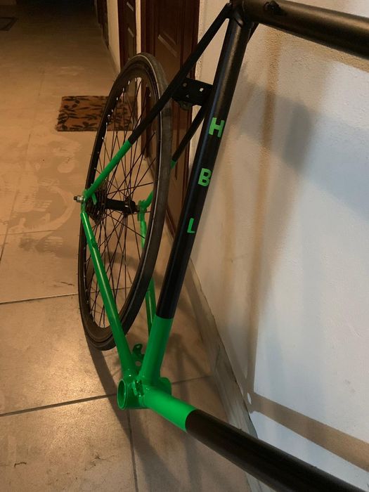 Bicicleta cursiera în restaurare, cu multe piese///ofer transport