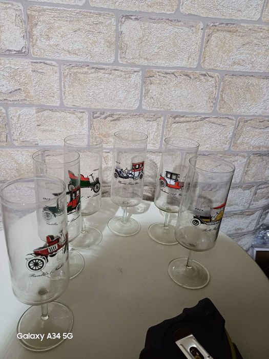 Уникални ретро чаши със ретро коли изобразени