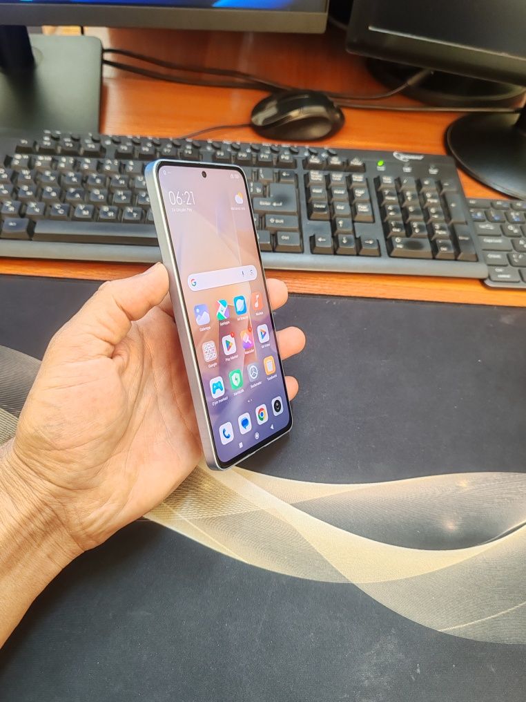 Redmi note 13 12/128gb(2023)ideal ochilmagan usta kurmagan aybi yuq
