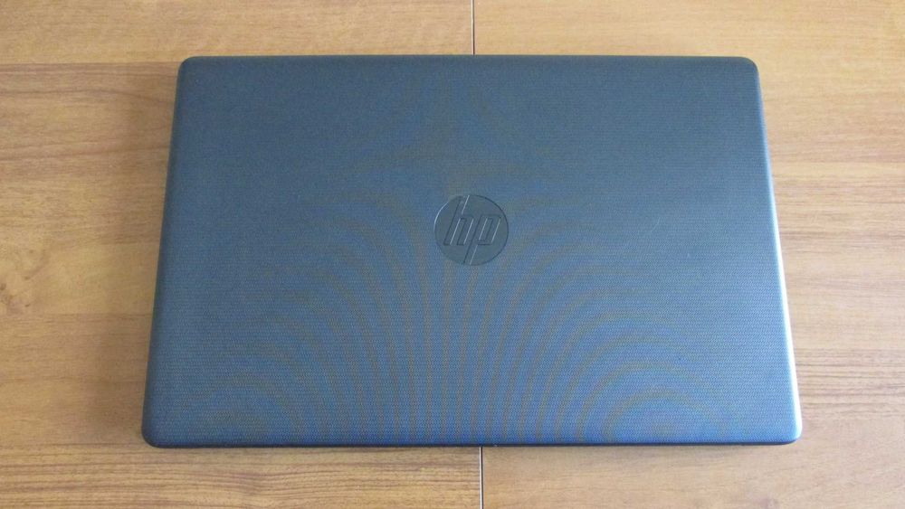 17.3 инча HP с 8 GB DDR4 и SSD