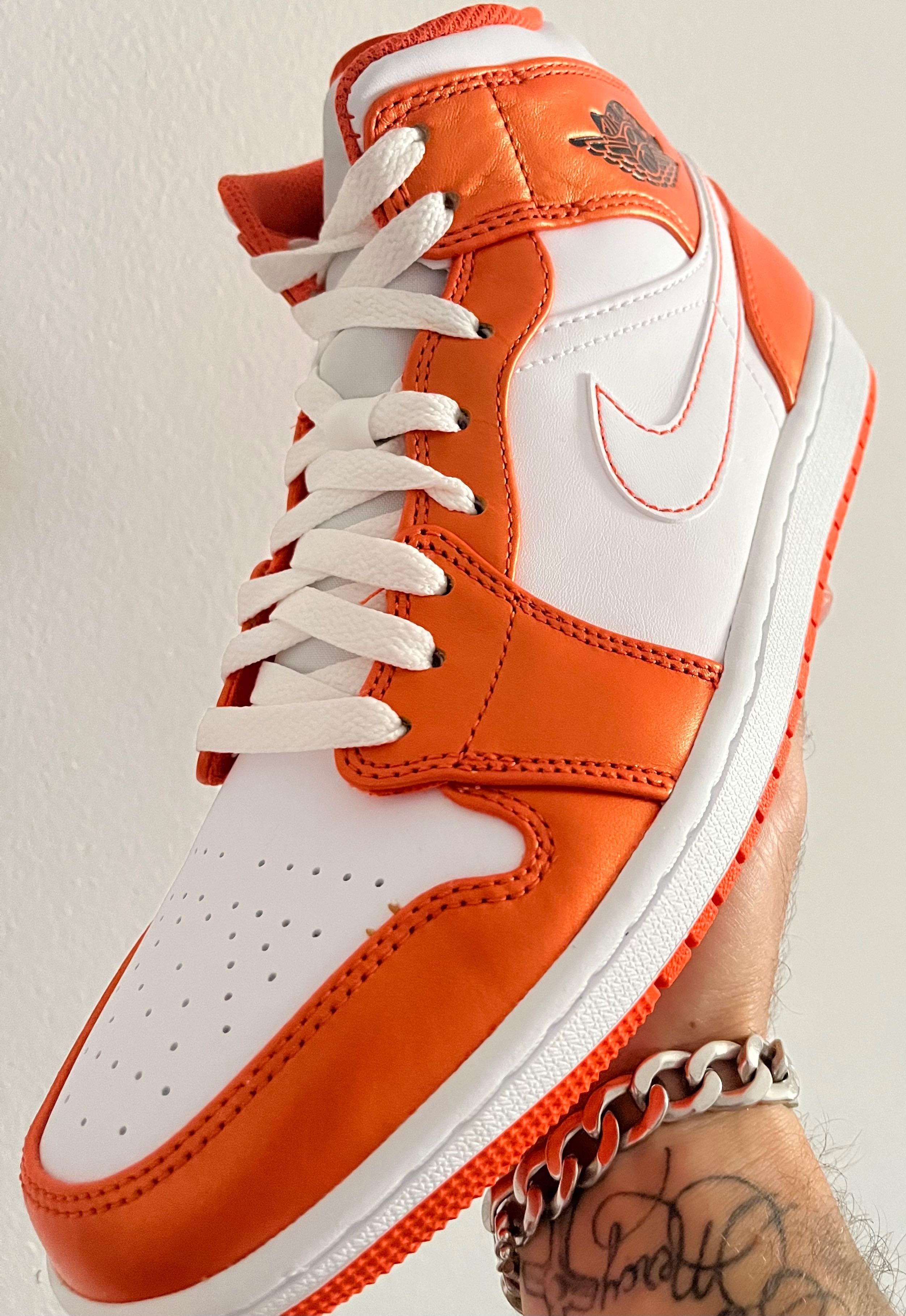 Air Jordan 1 mid electro orange 42