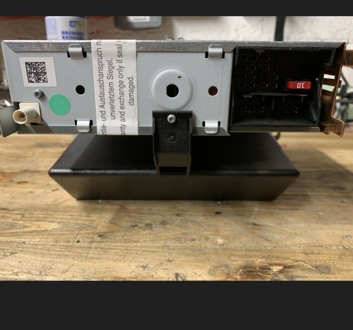 Vând radio CD MP3 original Wv Polo 6R