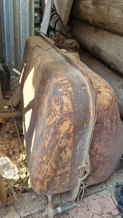 Продам бак 200 литров железный в отличном состояний