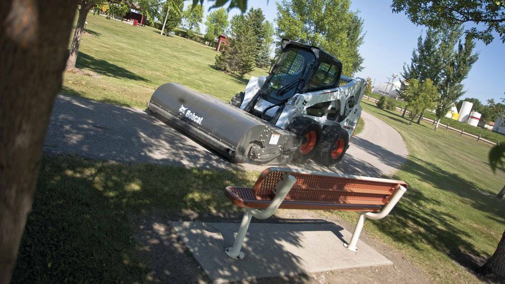 Miniincarcator Bobcat cu picon lame paleti perie asfalt/beton