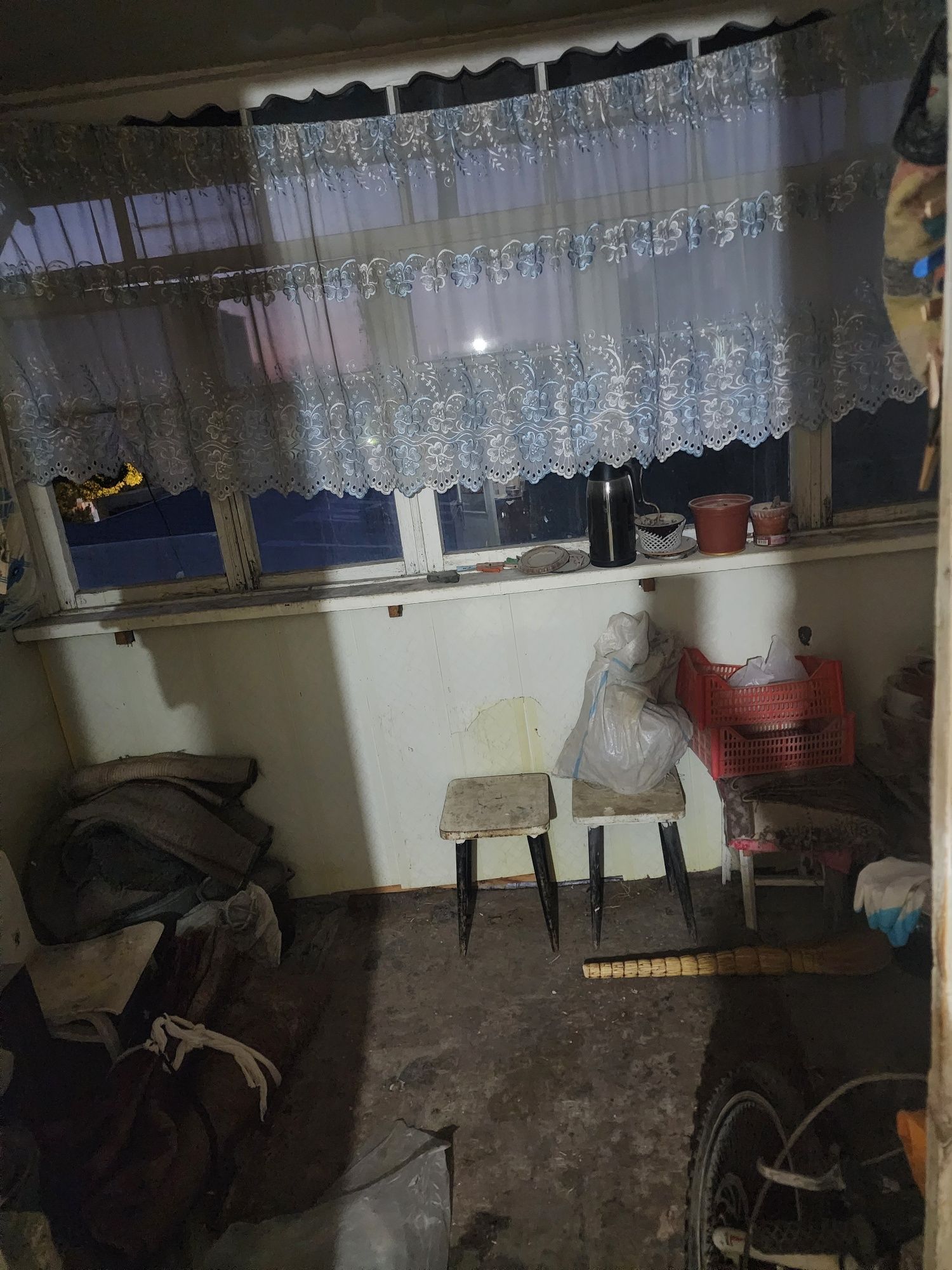 Срочно продается 2х комнатная квартира в районе саттепо,на 4 этаже,