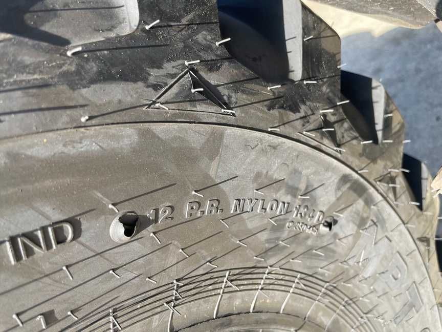 12.5-18 Anvelope noi de buldoexcavator garantie JCB garantie