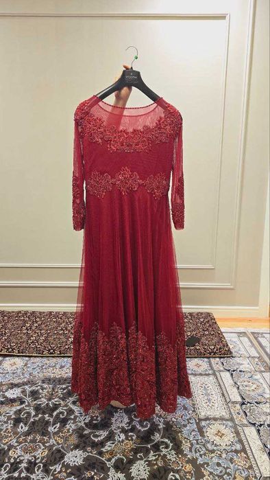 ПЛАТЬЕ ЖЕНСКОЕ и одно маленькое