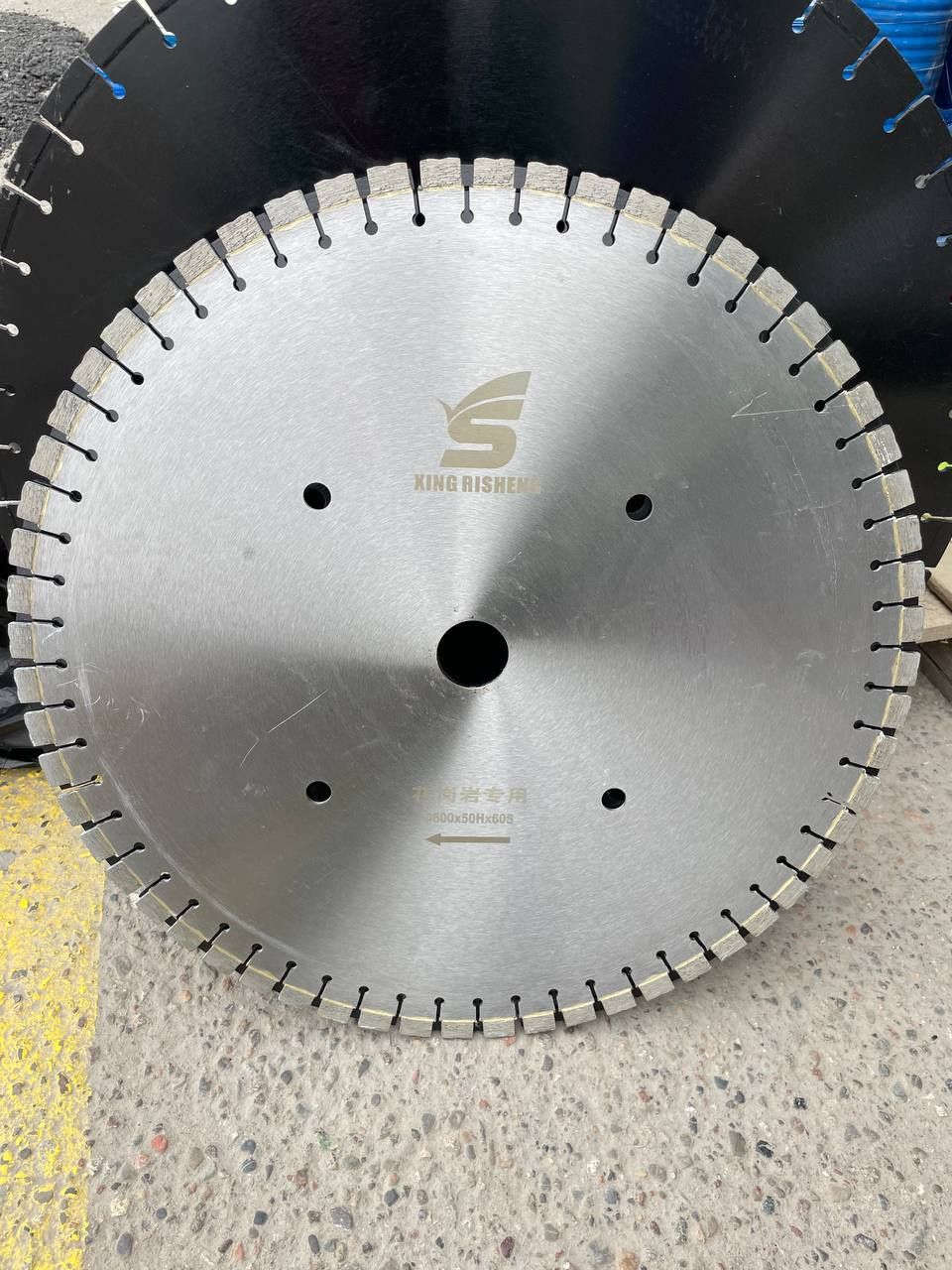 Almazniy disk    ,